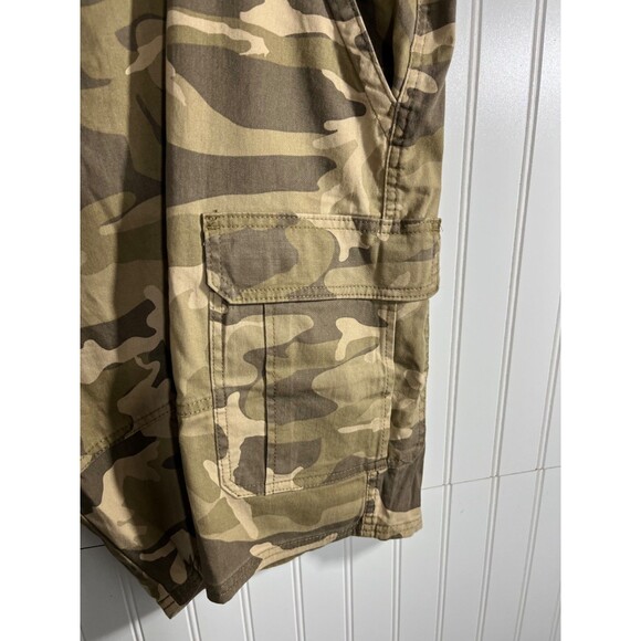 NWT Wrangler Camo Cargo Shorts Men’s Size 44 Camouflage Relaxed Fit Workwear - Picture 3 of 10